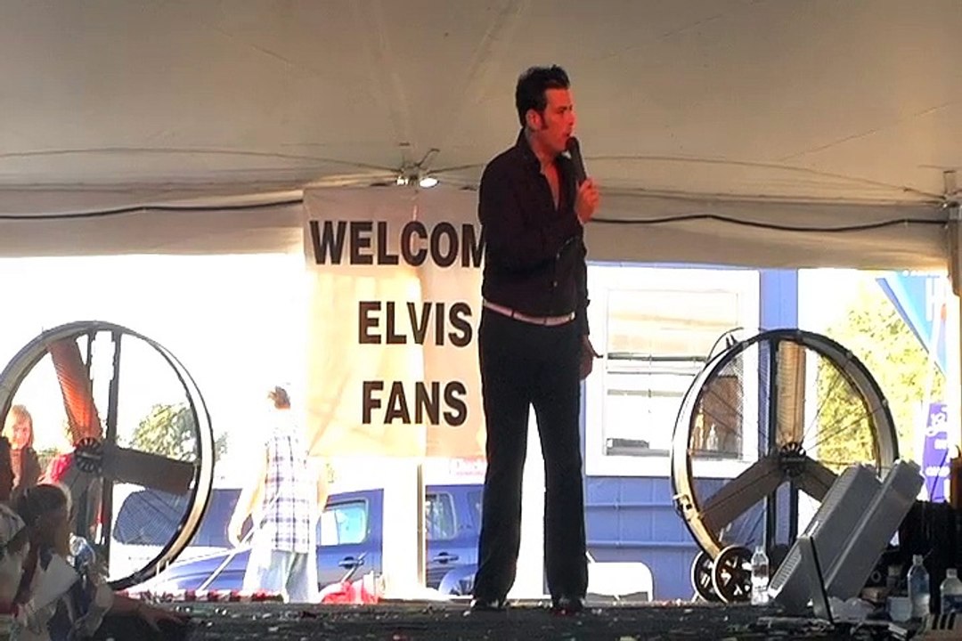 Franz Goovaerts sings 'Walking In Memphis'  Elvis Week 2010