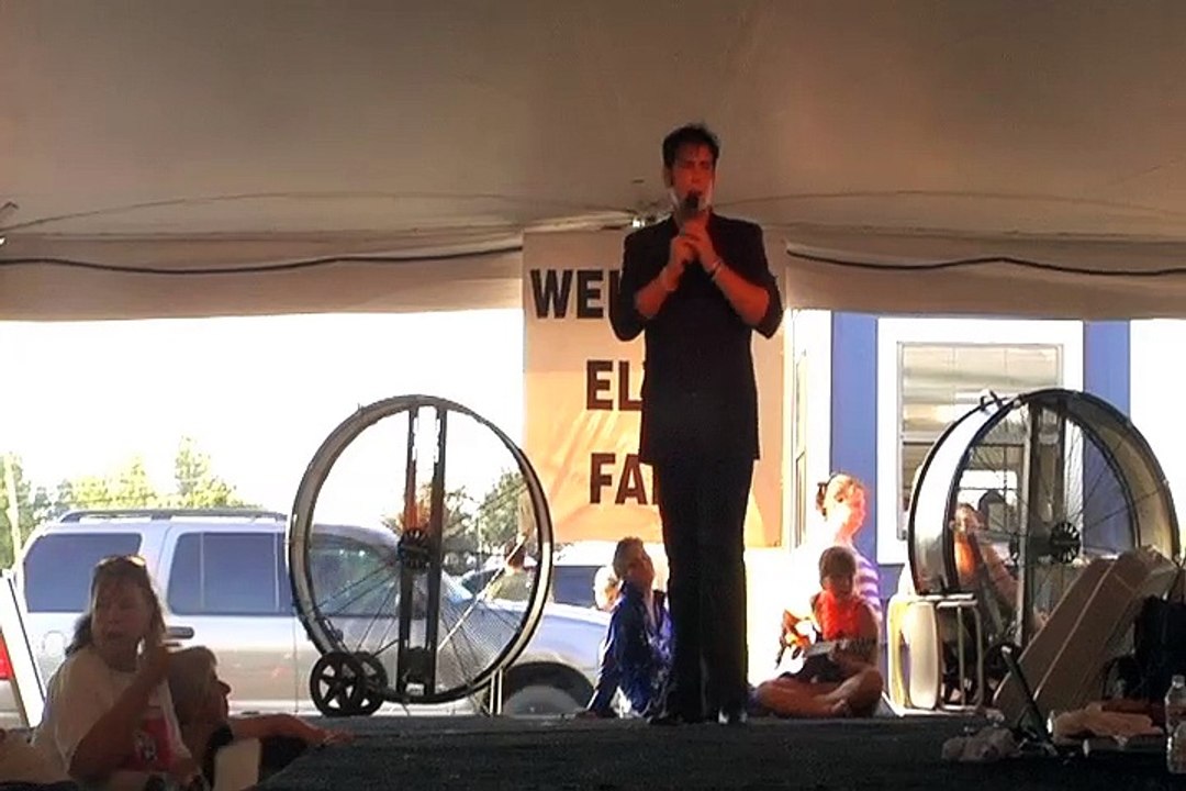 Franz Goovaerts sings 'Walking In Memphis' Elvis Week 2010