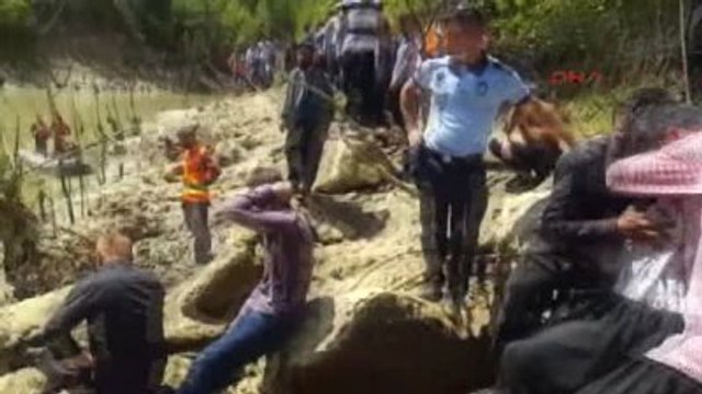 Adana Saimbeyli Göksu Nehri'ne Düşen 2 Kız Kardeşi Arıyorlar-2