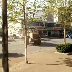 Des chargeurs sur pneus se livrent une bataille sans merci