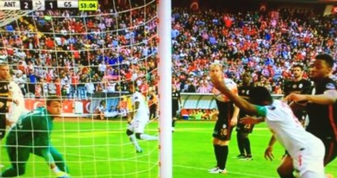 Eto'o, Hakem ve Taraftarlardan Özür Diledi