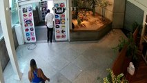 Vídeo mostra criança sendo abandonada por pais em shopping do Rio de Janeiro