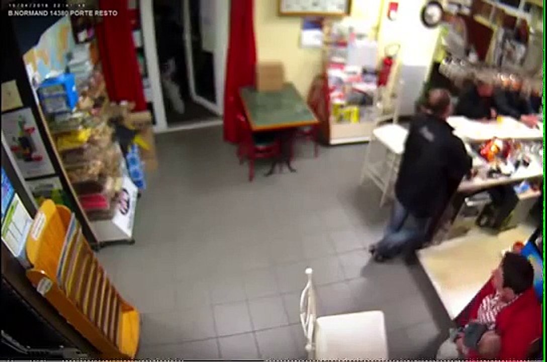 Calvados : La patronne d'un bar-tabac fait fuir un braqueur