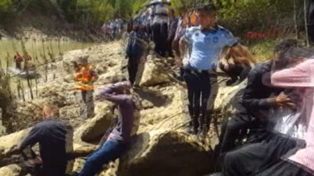 Adana Saimbeyli Göksu Nehri'ne Düşen 2 Kız Kardeşi Arıyorlar -4