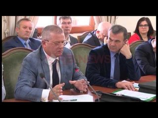 Скачать видео: Dhomat e Tregtisë, përfaqësuesit e biznesit në rrethe kundër draftit- Ora News- Lajmi i fundit-