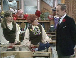 Are You Being Served S03e07 @ Shoulder To Shoulder
