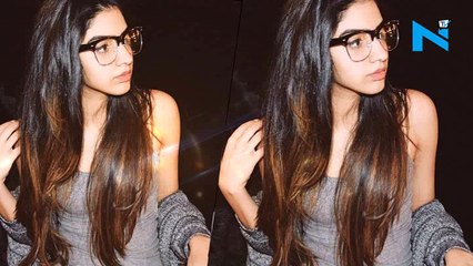 Sridevi's daughter Khushi Kapoor is always surrounded with them