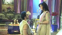 Watch- Ranaji & Gayatri KISS In Ek Tha Raja Ek Thi Rani - Zee TV