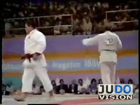 JUDO 1984 Olympics: Yasuhiro Yamashita 山下泰裕 (JPN) - Laurent Del Colombo (FRA)