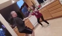 Un père craque et improvise une danse hip-hop devant sa fille