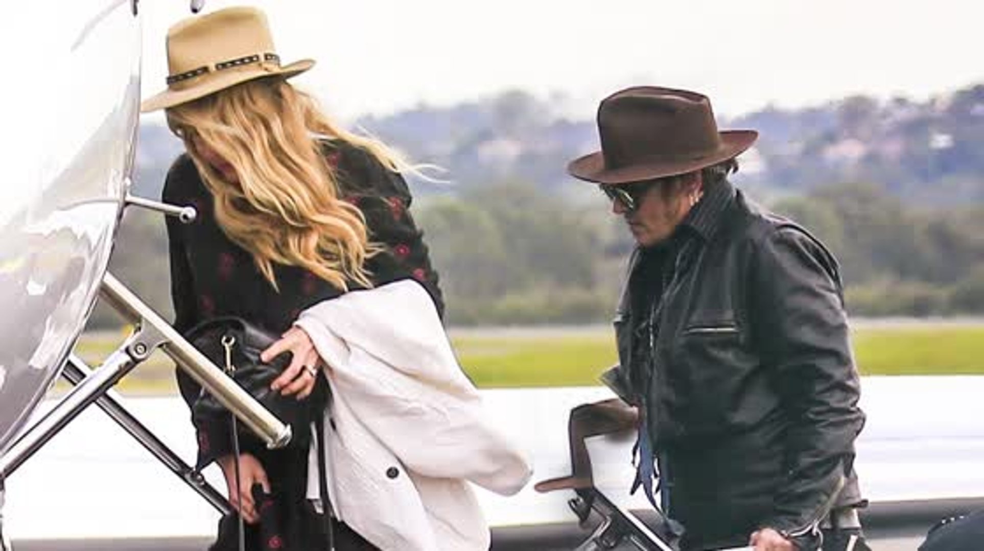 ⁣Johnny Depp and Amber Heard Leave Australia