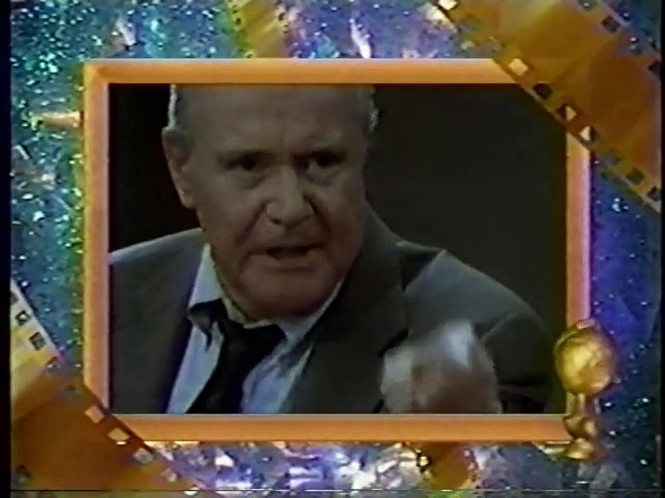 Ving Rhames gives his Golden Globe to Jack Lemmon (1998)