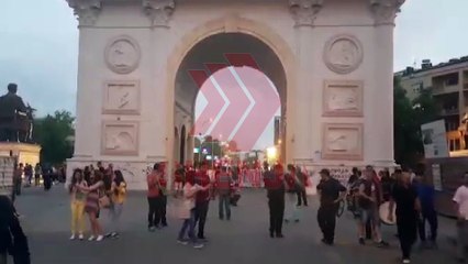 PROTESTUESIT NISEN PARA QEVERISE