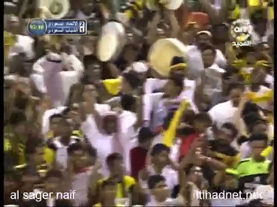 هدف هشام ابوشروان "بوشا" في مرمى الشباب بدور ال16 بدوري ابطال اسيا.بصوت المعلق محمد المسرحي