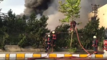 Ümraniye'de Gıda Deposunda Yangın