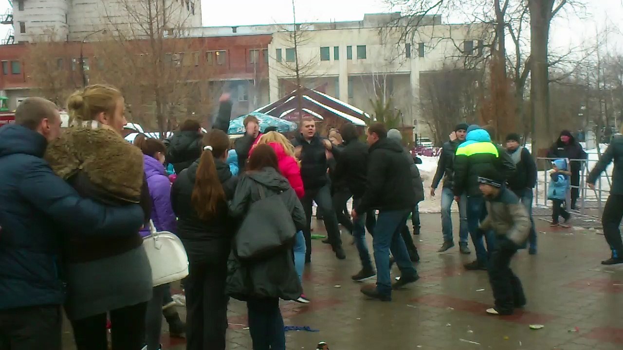 Пацанчики пляшут под Psychedelic trance