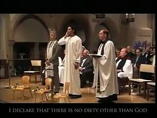 WOW American Citizen Recites Azan in Church_2