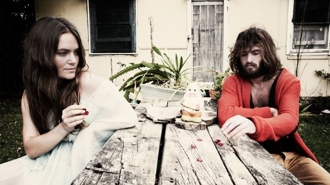 The Sofa Sessions: Angus & Julia Stone Singing "A Heartbreak"