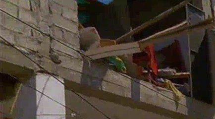 Remueven escombros en casas colapsadas