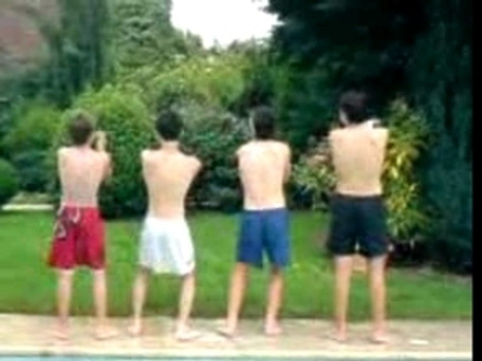 4 cons ki danse la macarena