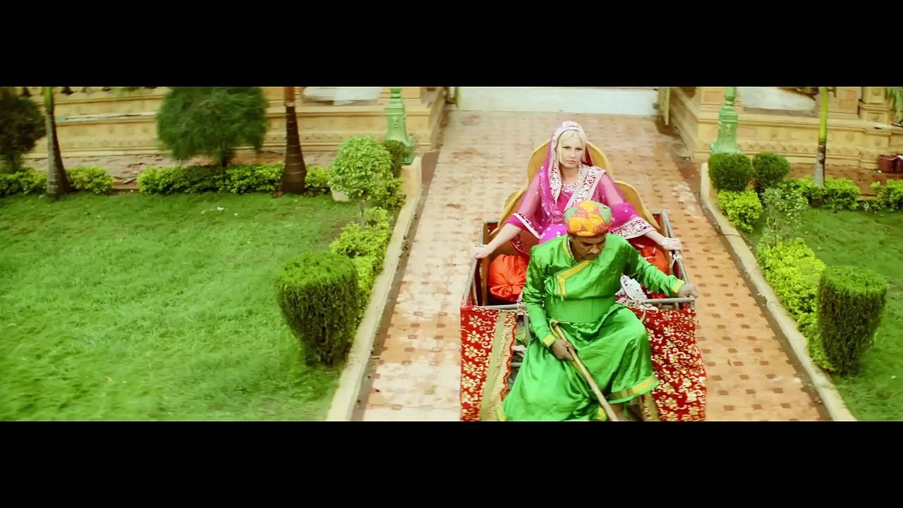 Kamaliya Love Me Like [official video]