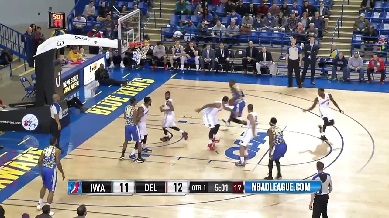 Les highlights du premier match de Baron Davis avec les 87ers - 8 points, 2 paniers primés, 4 passes, 3  interceptions