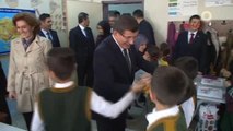 Şırnak - Başbakan Davutoğlu, Silopi'de Mehmet Akif İlköğretim Okulu'nu Ziyaret Etti