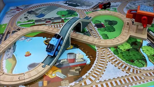 Thomas & Friends Wooden Railway Grinding Gravel Battery Operated Set Rhineas & motorized Thomas