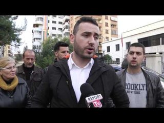 Report TV - Aktivistë të Spahiut tentojnë "të gozhdojnë" me forcë Bashkinë