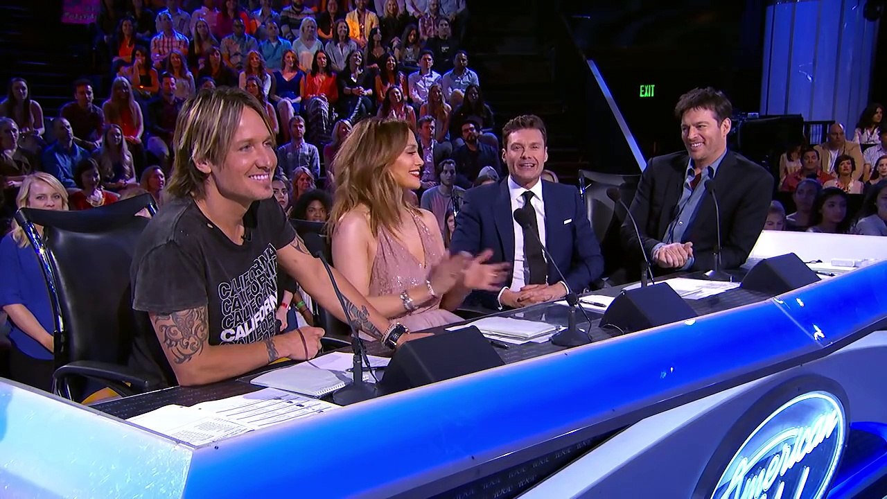 Kelly Clarkson Performs Piece by Piece - AMERICAN IDOL