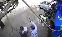 Real Video of Fight between a Citizen and Traffic Police Officer Karachi
