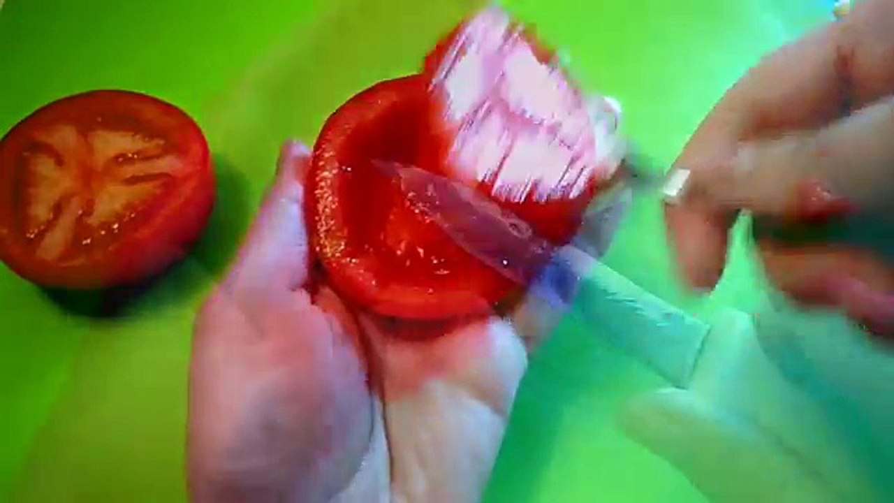 Цветы из помидор! Украшения тарелки. Flowers of tomato. Decoration of dish!