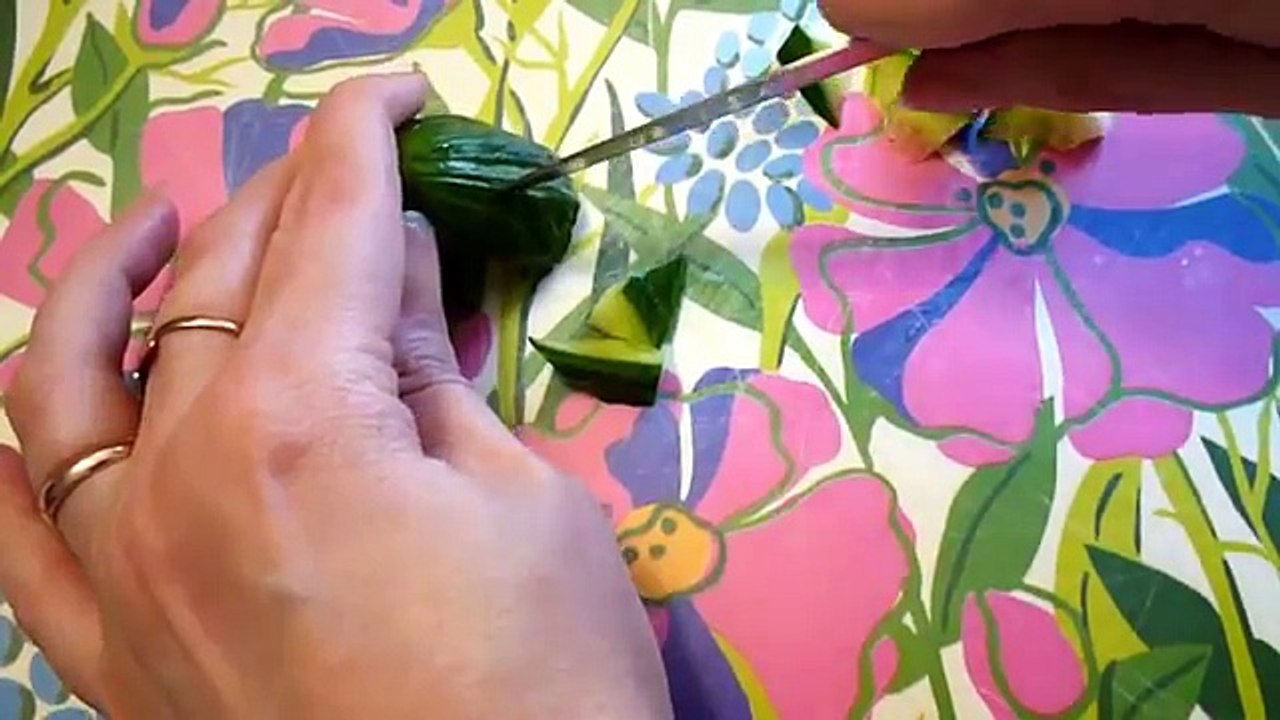 Цветы из огурца. Украшения из овощей. Decoration Of Vegetables