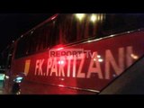 Report TV - Autobusi me ekipin e Partizanit, shoqëruar nga Forcat Shqiponja në Unazë