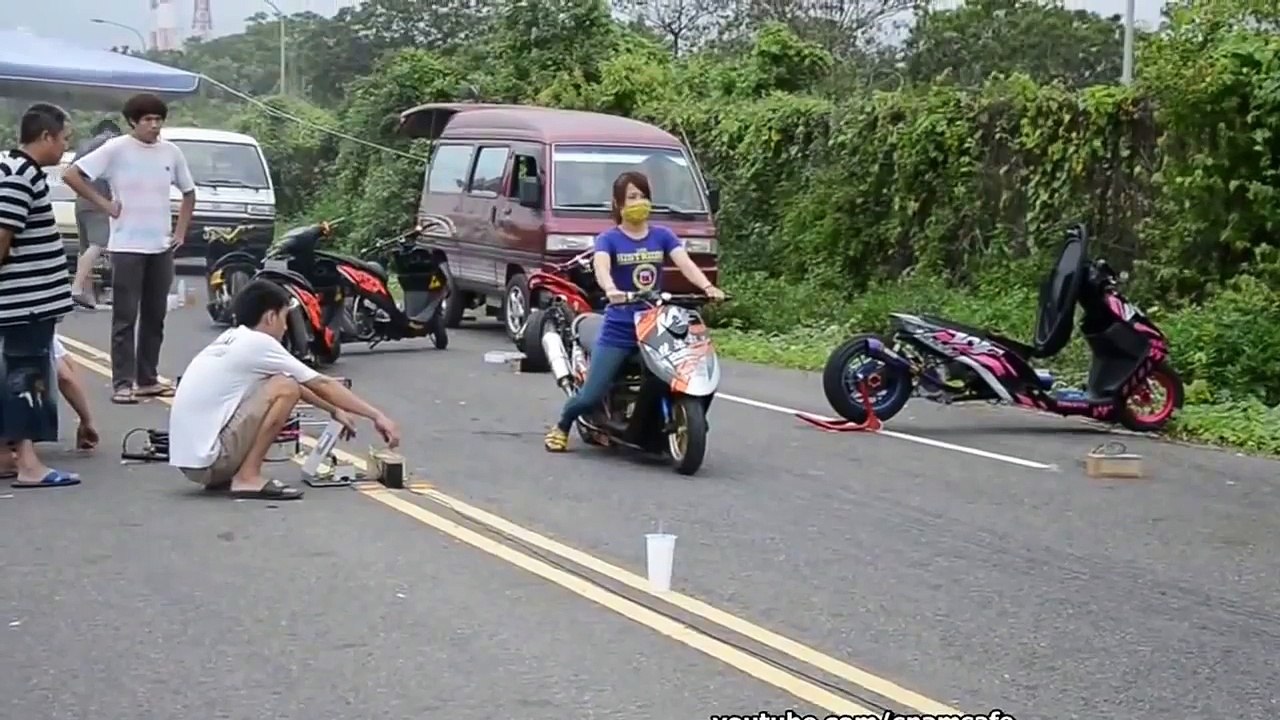 Amazing Videos l Amazing Videos 2014 l GIRL DRAGBIKE RIDER WHEELIE can kick man's ASS !