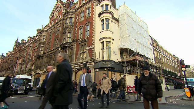 Banksy art criticises treatment of Calais refugees - BBC News