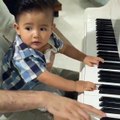 Lucunya Baby Ry Latihan Piano l Anak Ryan Delon Dan Sharena