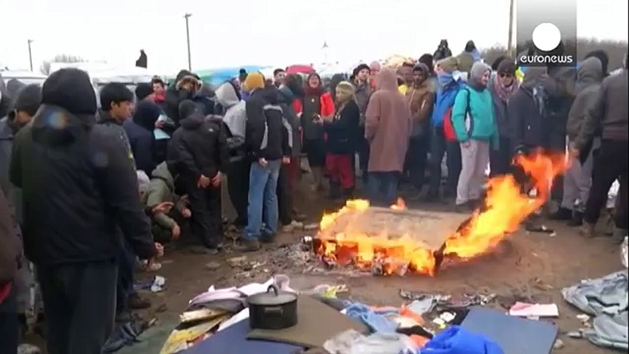 Distressing scenes as Calais migrant camp eviction resumes after clashes