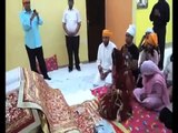 Mamtamai Shri Radhe Maa Sri Guru Granth Sahib Ji Pe Matha Tekate Hue