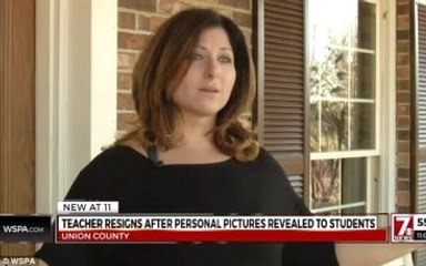 Öğretmeninin Çıplak Fotoğraflarını Telefonundan Çaldı