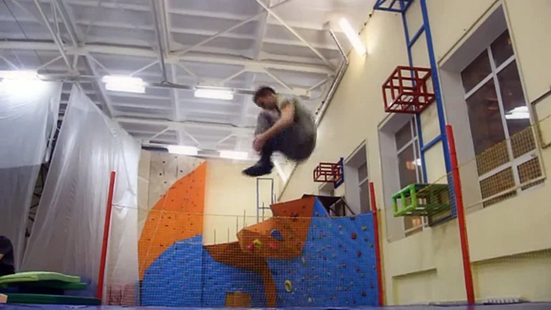 ⁣Клуб АТМОСФЕРА в Перми -батут-скалолазание-2015