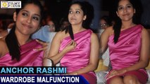 Anchor Rashmi wardrobe malfunction at Savitri Audio Launch - Filmy Focus