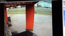 FedEx driver gets stuck outside during an EF-3 tornado