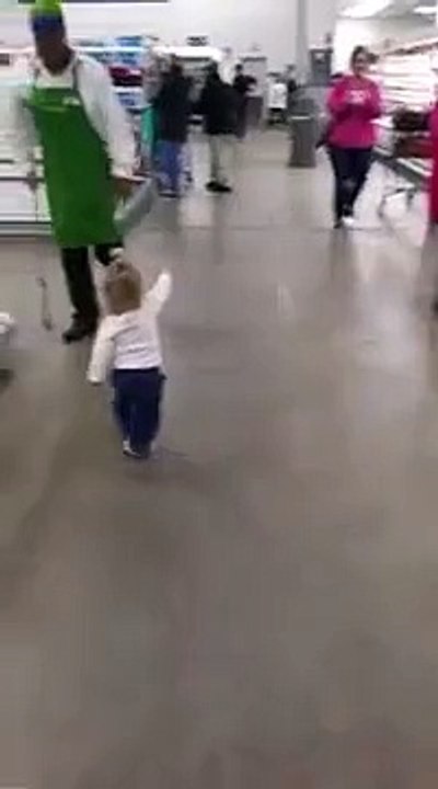 Cet adorable bout de chou a ensoleillé la journée de tous ceux qu'elle a croisé