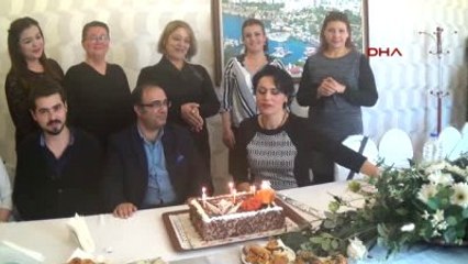 Antalya Obezite Ameliyatıyla Verdiği 42 Kiloyu Pasta Keserek Kutladı