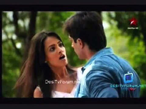 SIMRAN SAD MUSIC (BEFORE SHE CRIES ON RAGHUS SHOULDER) FROM TMLS - THEME SONG FOR 18TH AUGUST 2012