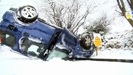 Northern England disrupted by snow showers - BBC News