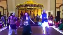 Sanam Chauhdry's Mehndi Dance on London Thumakda With Abdullah Sultan at Wahaj Ali's Wedding 2016