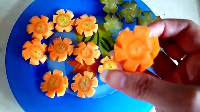 Украшения из овощей. Цветы из моркови и огурцов. Как красиво нарезать овощи.