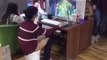 Un joueur fait caca dans un seau au cybercafé
